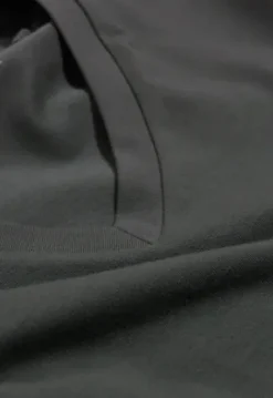 Online Base V-neck T-shirt T-shirts